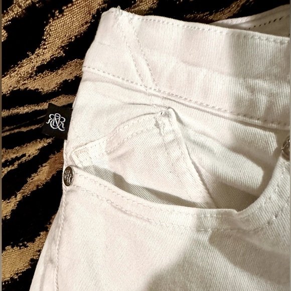 Rock & republic jeans size 12. White. Great condition. Super stretchy. 🤍 - Picture 3 of 7